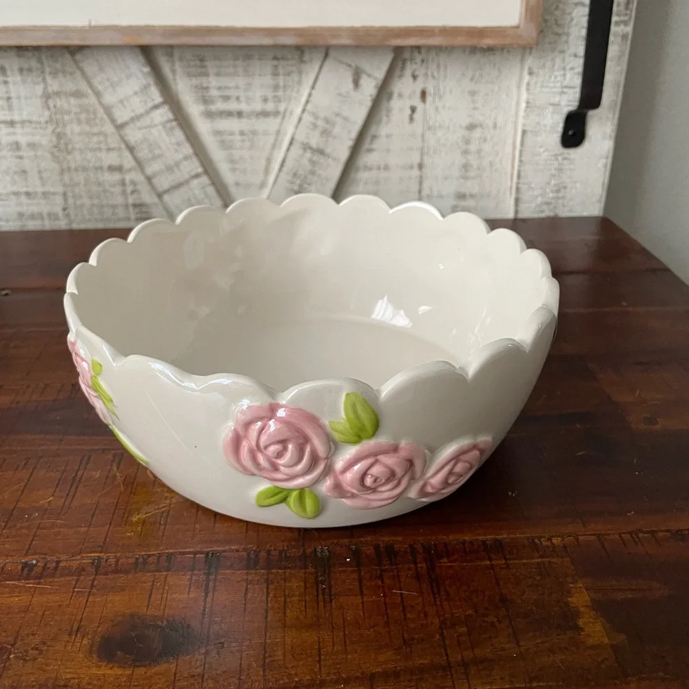 Scalloped Ceramic Pet Bowl with Pink Roses